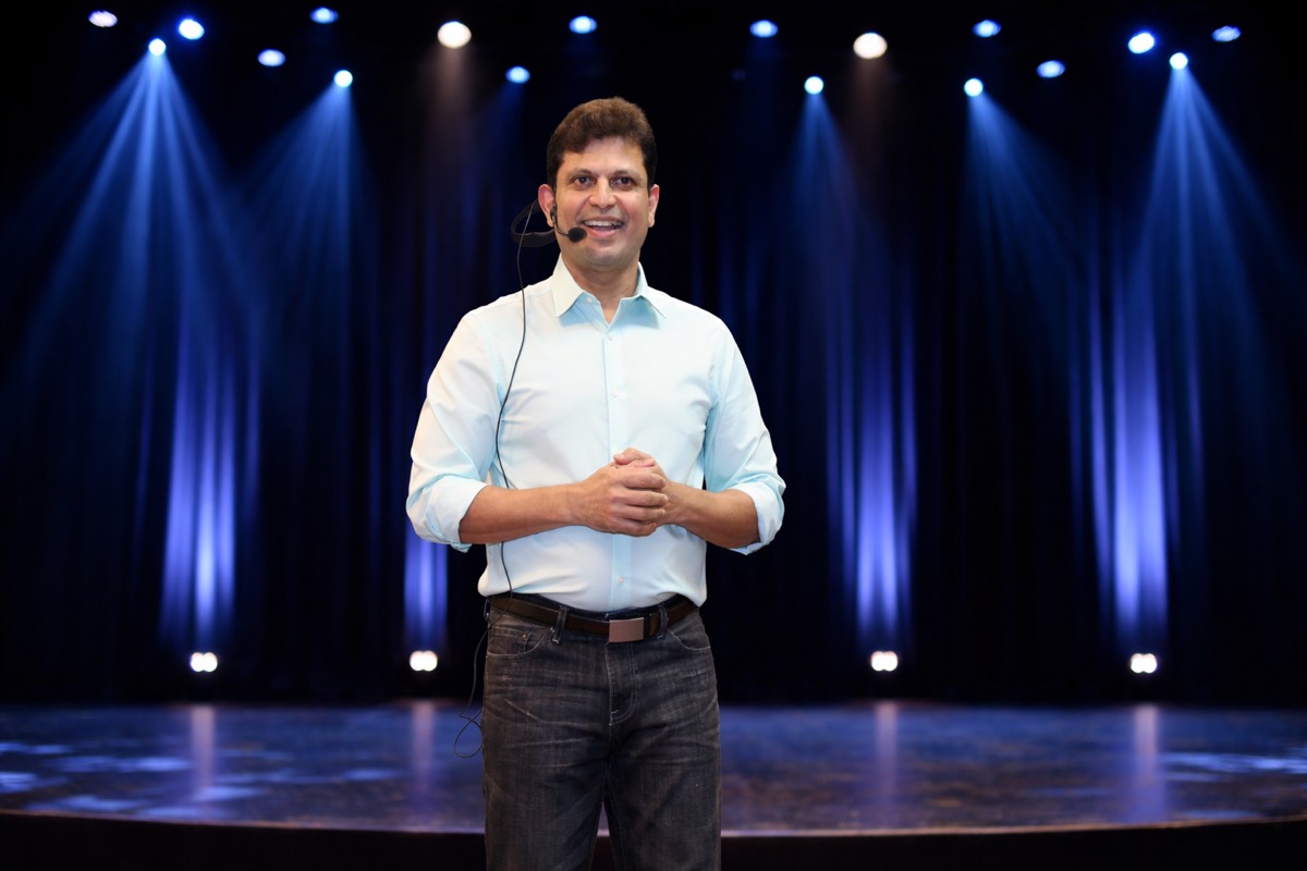 Shine performing a corporate mentalism stage show